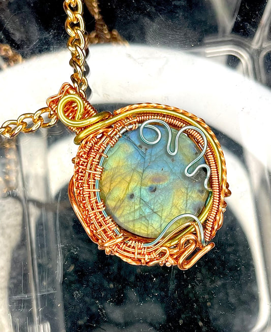Flashy Labradorite Pendant